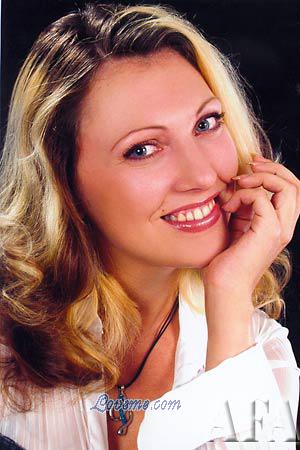 54704 - Elena Age: 32 - Ukraine